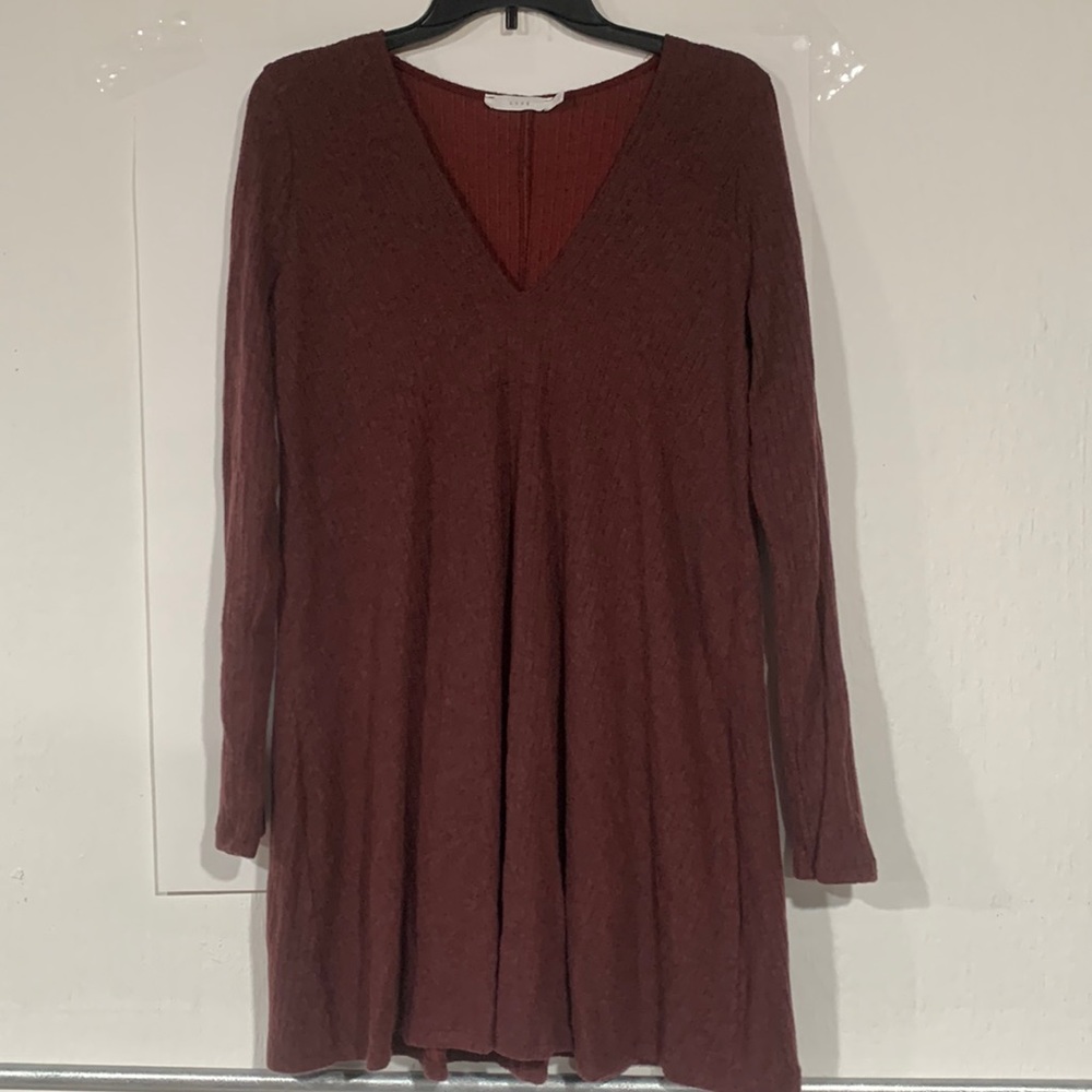 Lush Burgundy V-Neck Long Sleeved Sweater Top (Medium)